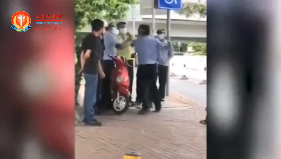 6月8日海南交警寧某帶著3名輔警巡查.png 6月8日海南交警寧某帶著3名輔警巡查.png